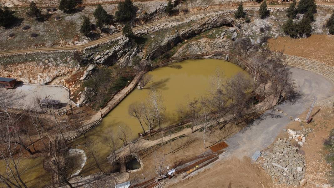 Yeşilgöz Gölü eski günlerine döndü: Depremlerde rengi değişmişti 16